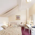 Alqush Downtown 4* Praha
