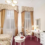 Alqush Downtown Hotel Praha
