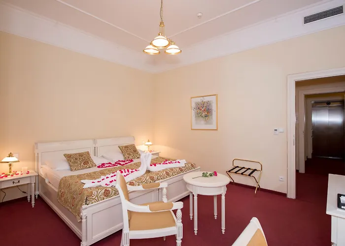 Alqush Downtown 4*