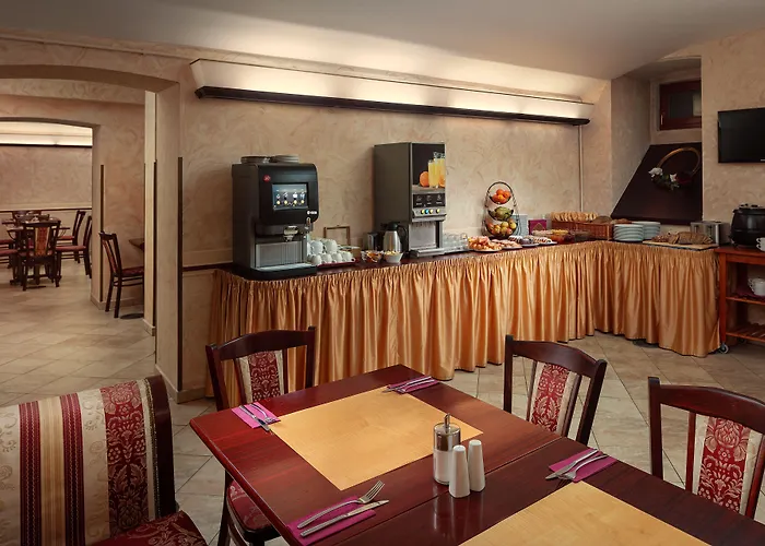 Alqush Downtown Hotell