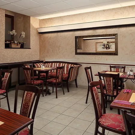 Alqush Downtown Hotell Prag