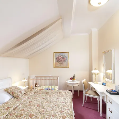Alqush Downtown 4* Прага