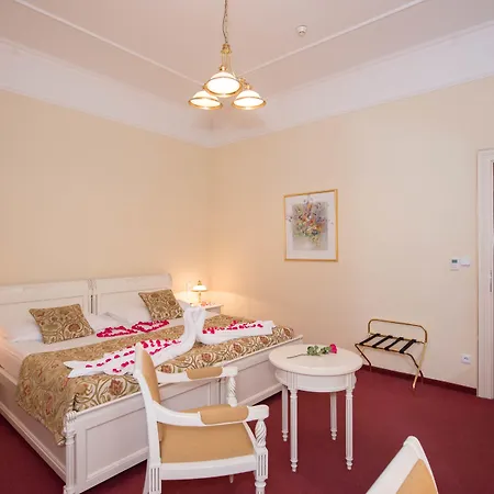 Alqush Downtown 4*