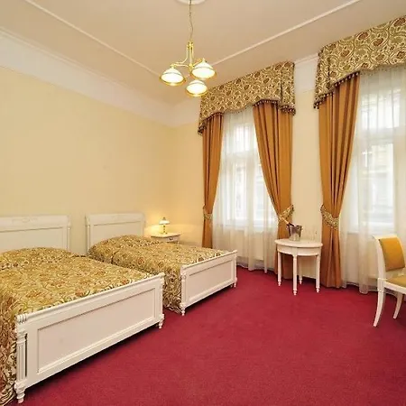Alqush Downtown Hotell 4*