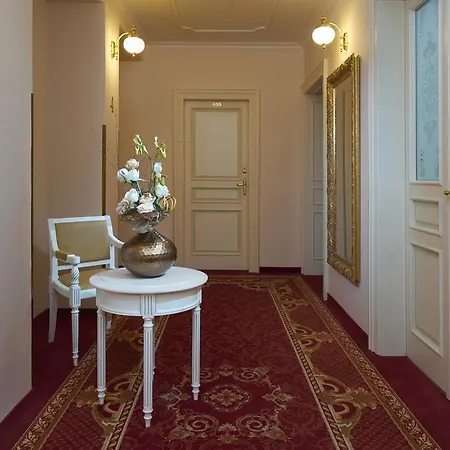 Alqush Downtown Hotell Prag